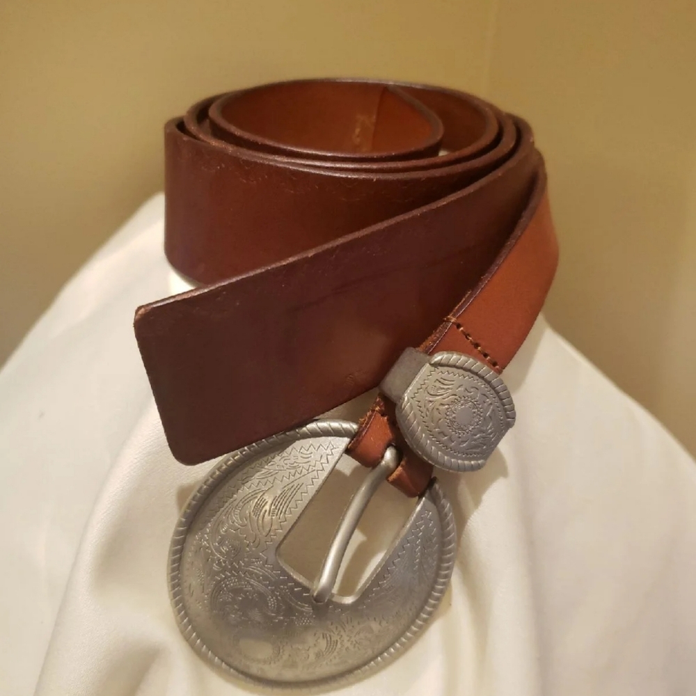 Gorgeous vintage leather belt